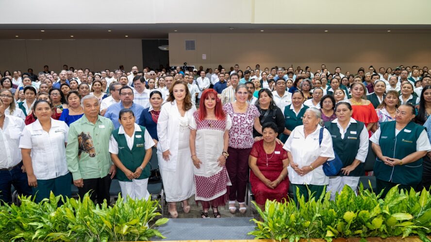 Hoy más de 300 galardonados recibieron el Premio Nacional de Antigüedad en el Servicio Público