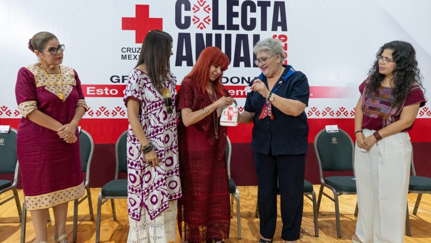 Hoy dimos inicio a la Colecta de la Cruz Roja 2026. Acompañada de mi gabinete legal, hicimos nuestro donativo con profundo respeto por esta noble causa