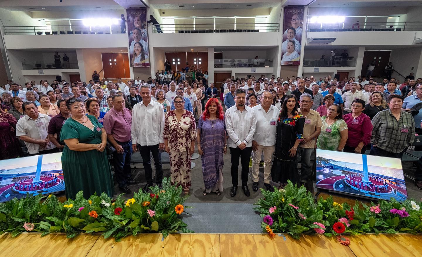 Qué gusto acompañar a mis queridos trabajadores del estado en la celebración de su día.