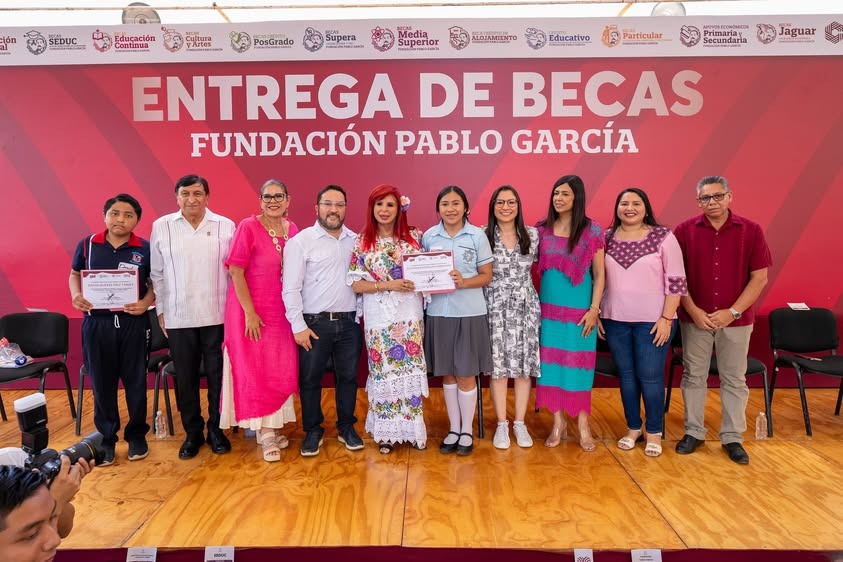 Intensa gira en Calkiní donde entregamos acciones y obras