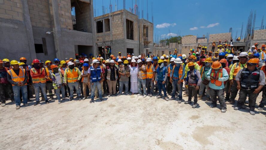 En nuestra gira de trabajo por Escárcega supervisamos el avance de las 404 Viviendas del Bienestar