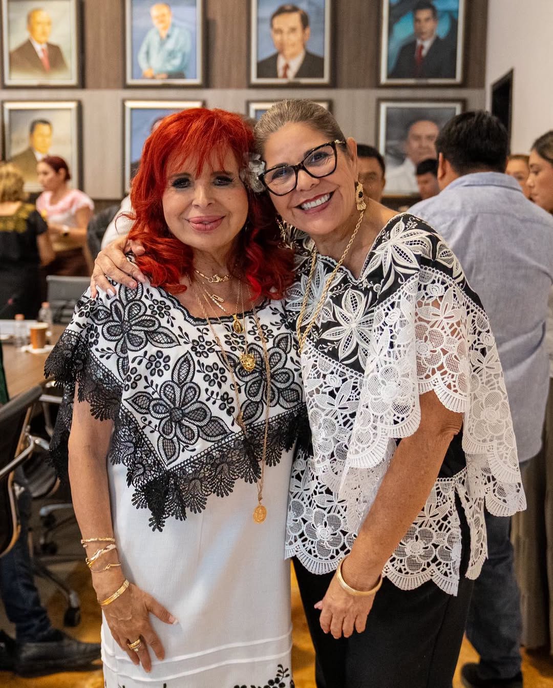 Mi reconocimiento y gratitud a Liz Hernández por su trabajo, entrega y compromiso